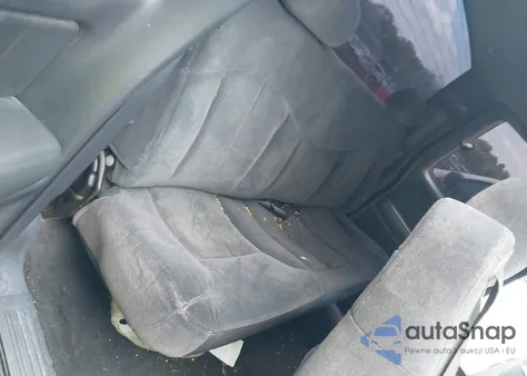 2000 Chevrolet Silverado 1500 Ls z USA, uszkodzony, nr VIN 1GCEC19T4YZ257539